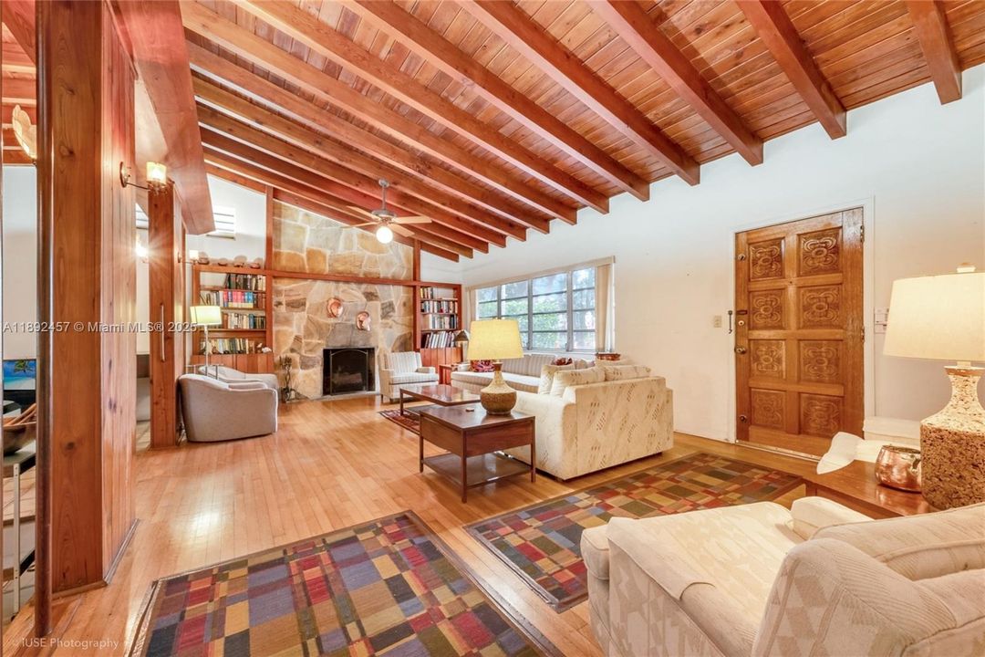 Recently Sold: $1,749,000 (5 beds, 3 baths, 2599 Square Feet)