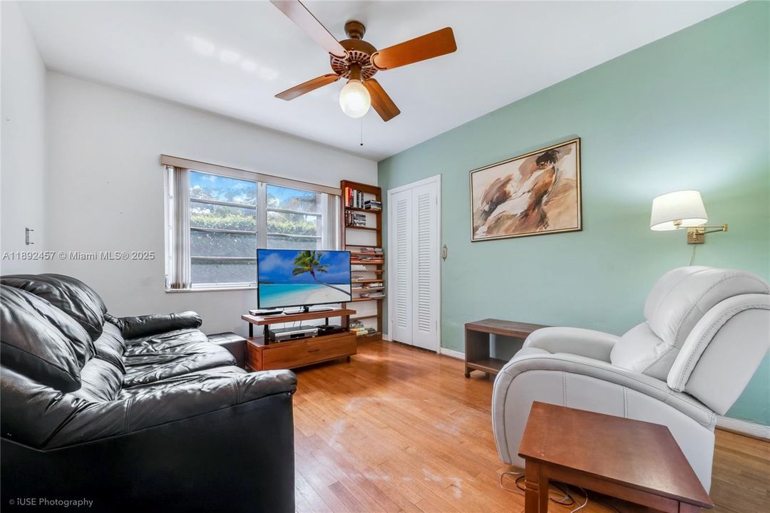 Recently Sold: $1,749,000 (5 beds, 3 baths, 2599 Square Feet)