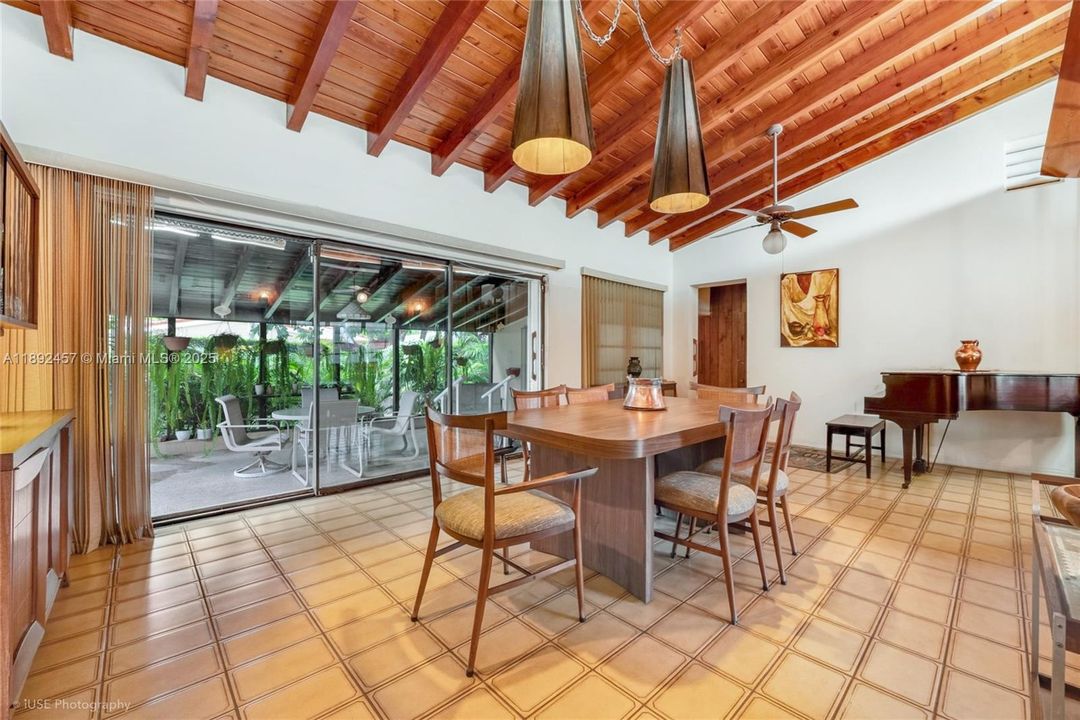 Recently Sold: $1,749,000 (5 beds, 3 baths, 2599 Square Feet)