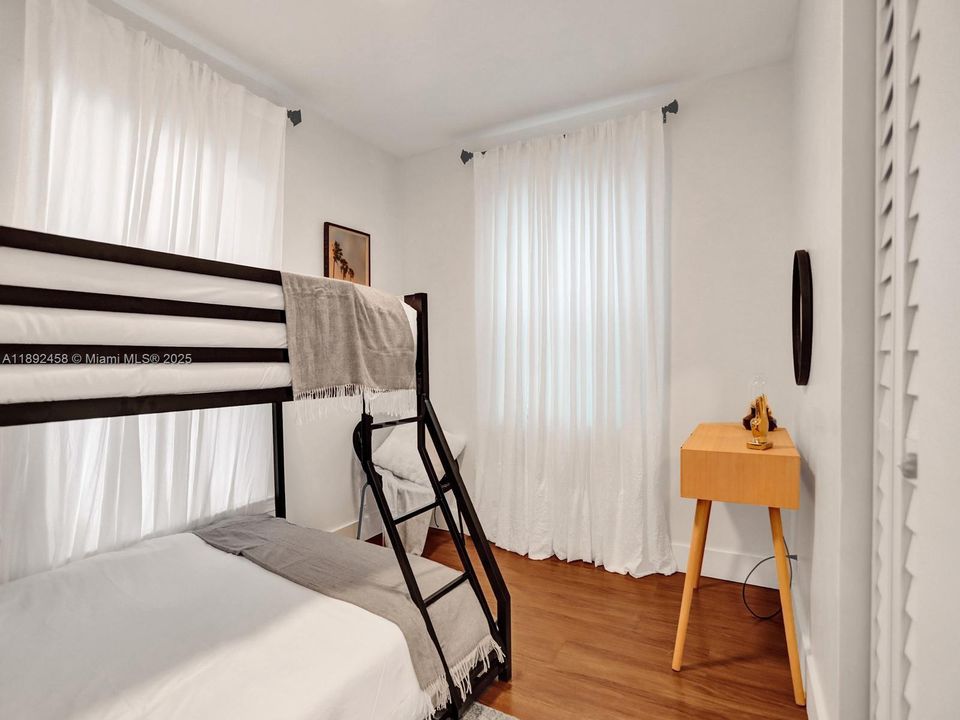 待售: $520,000 (2 贝兹, 1 浴室, 984 平方英尺)