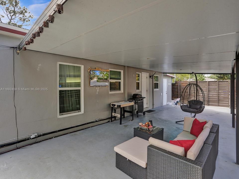 待售: $520,000 (2 贝兹, 1 浴室, 984 平方英尺)