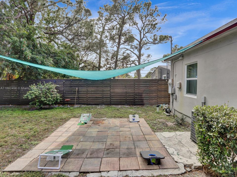 待售: $520,000 (2 贝兹, 1 浴室, 984 平方英尺)