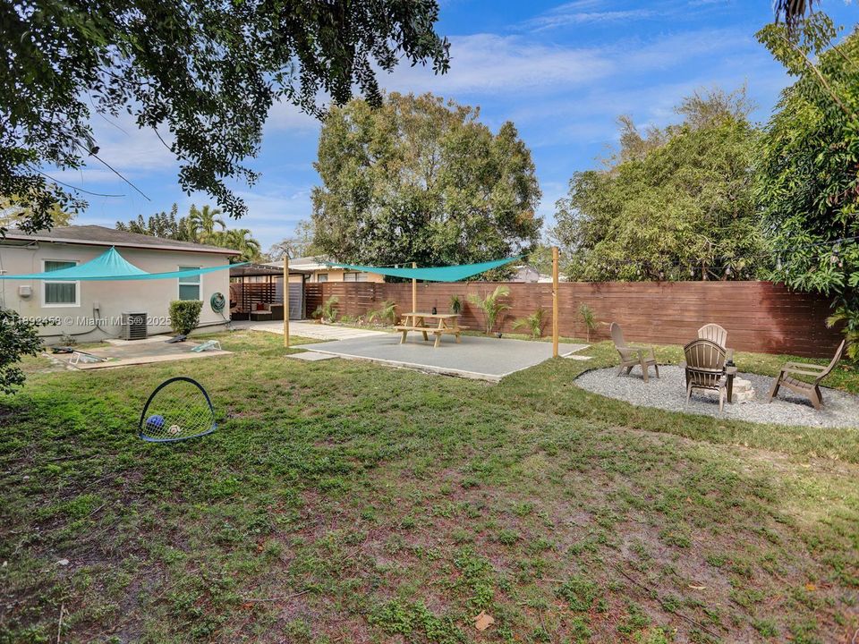 待售: $520,000 (2 贝兹, 1 浴室, 984 平方英尺)