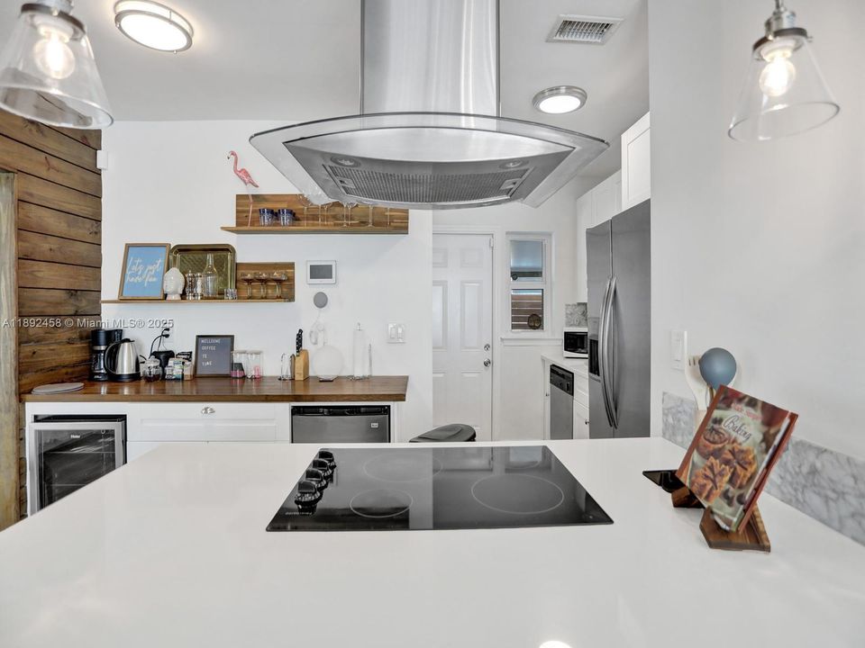 待售: $520,000 (2 贝兹, 1 浴室, 984 平方英尺)