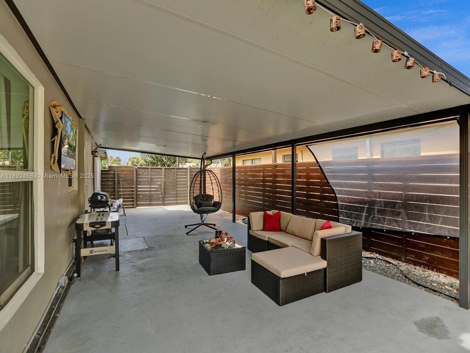 待售: $520,000 (2 贝兹, 1 浴室, 984 平方英尺)