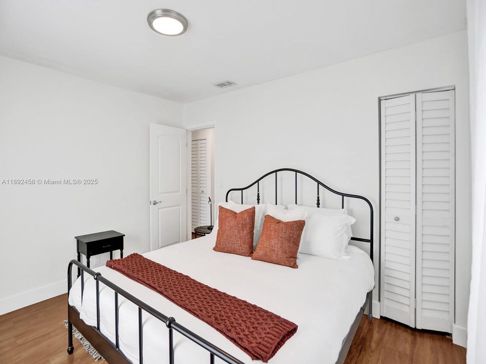 待售: $520,000 (2 贝兹, 1 浴室, 984 平方英尺)