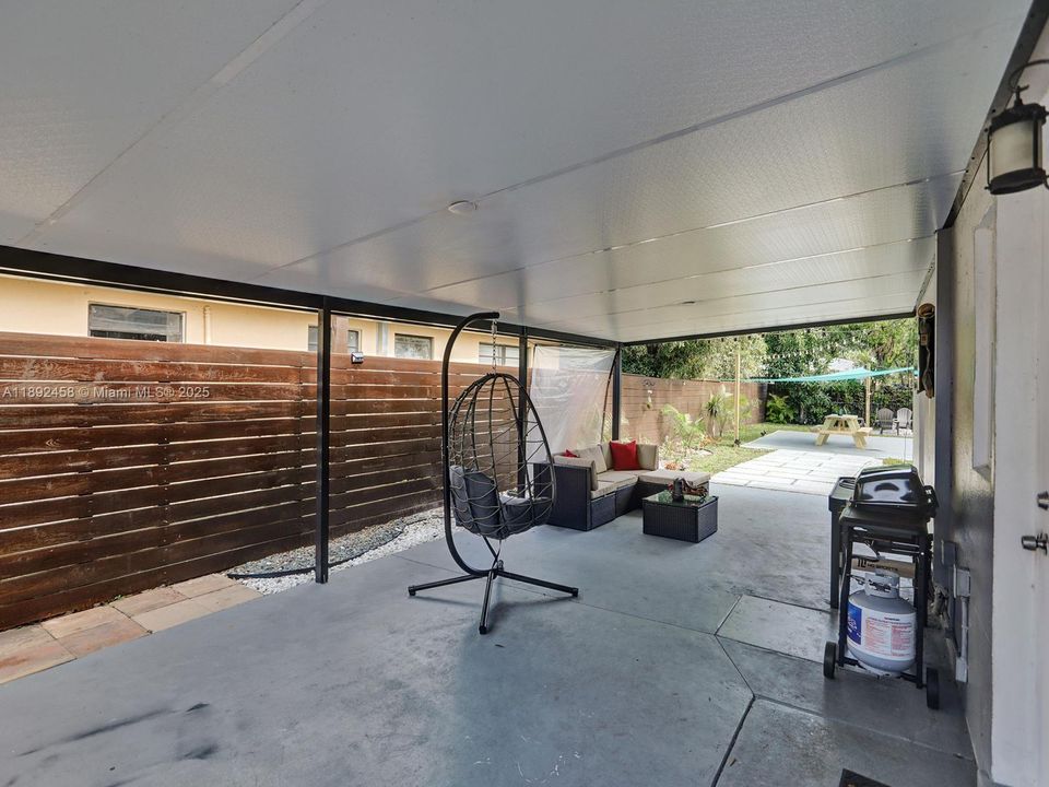 待售: $520,000 (2 贝兹, 1 浴室, 984 平方英尺)