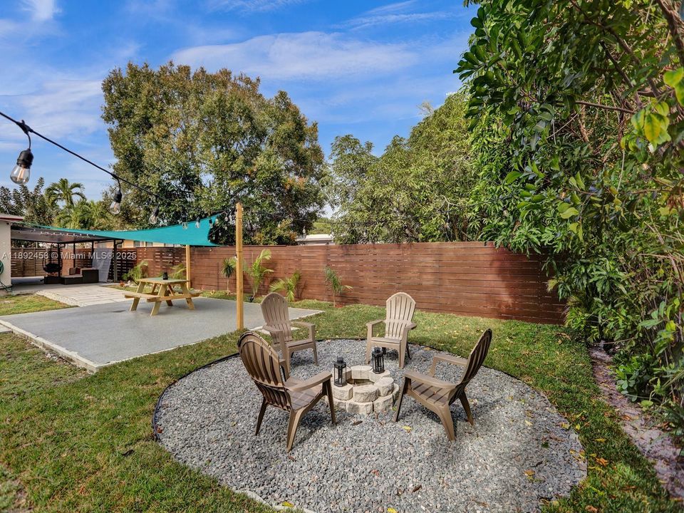 待售: $520,000 (2 贝兹, 1 浴室, 984 平方英尺)