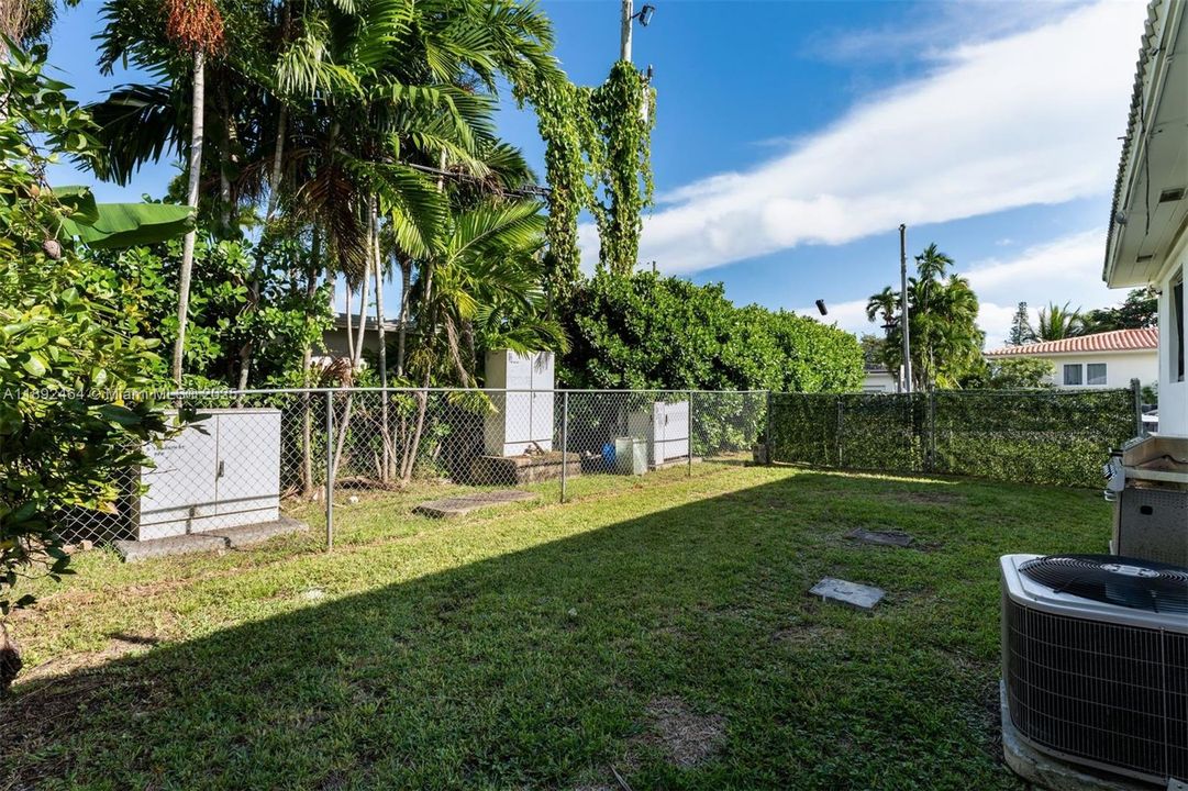 待售: $860,000 (2 贝兹, 2 浴室, 1288 平方英尺)