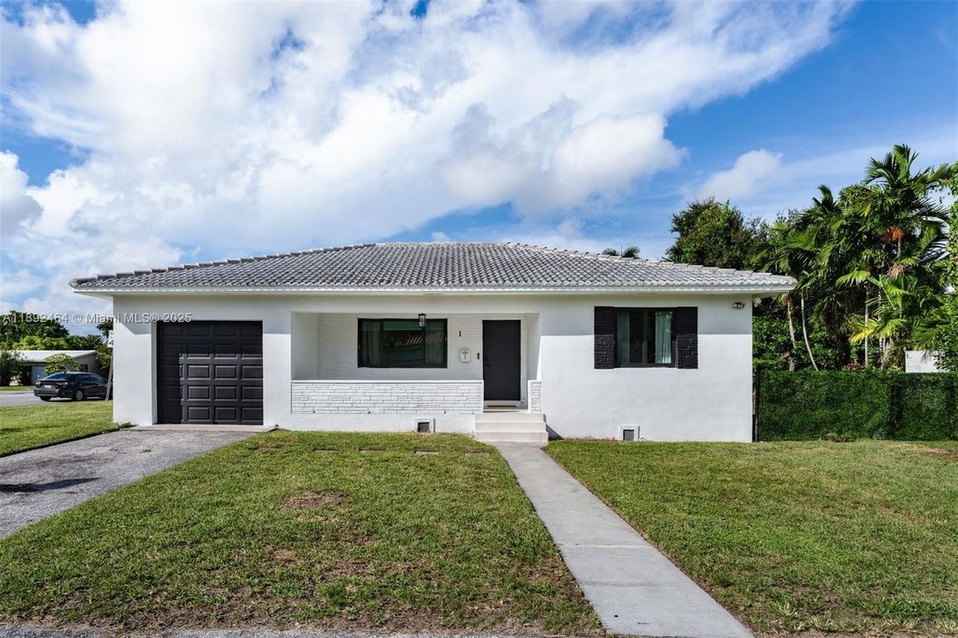 待售: $860,000 (2 贝兹, 2 浴室, 1288 平方英尺)