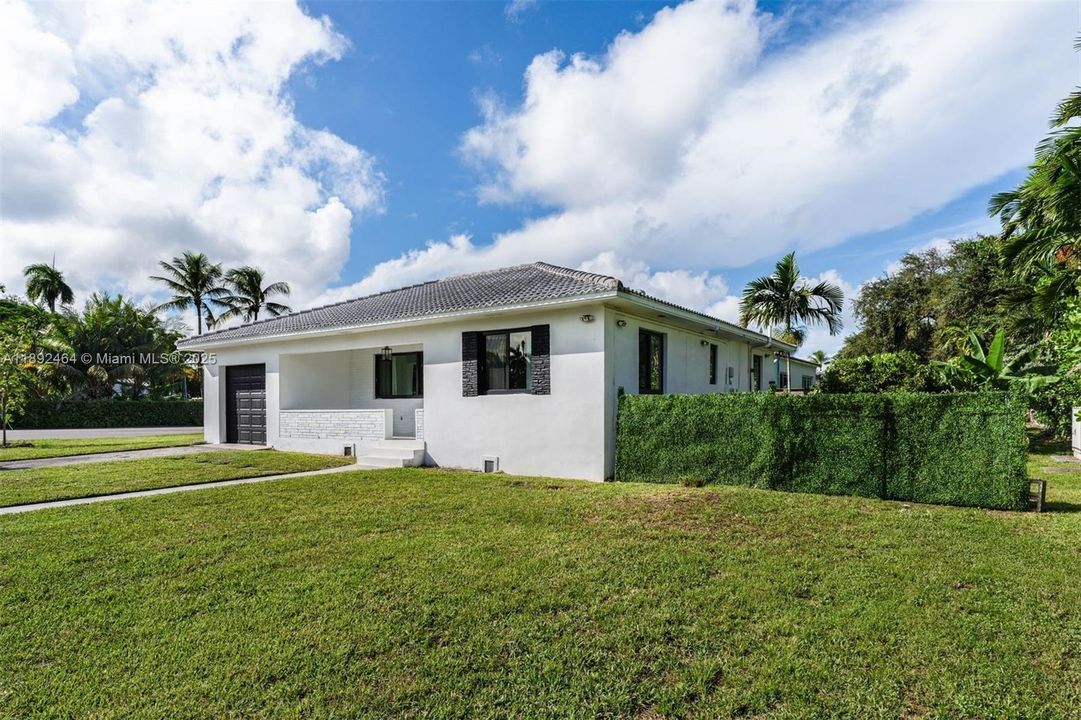 待售: $860,000 (2 贝兹, 2 浴室, 1288 平方英尺)