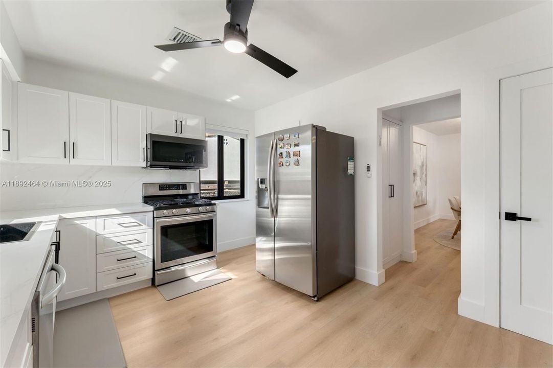 待售: $860,000 (2 贝兹, 2 浴室, 1288 平方英尺)