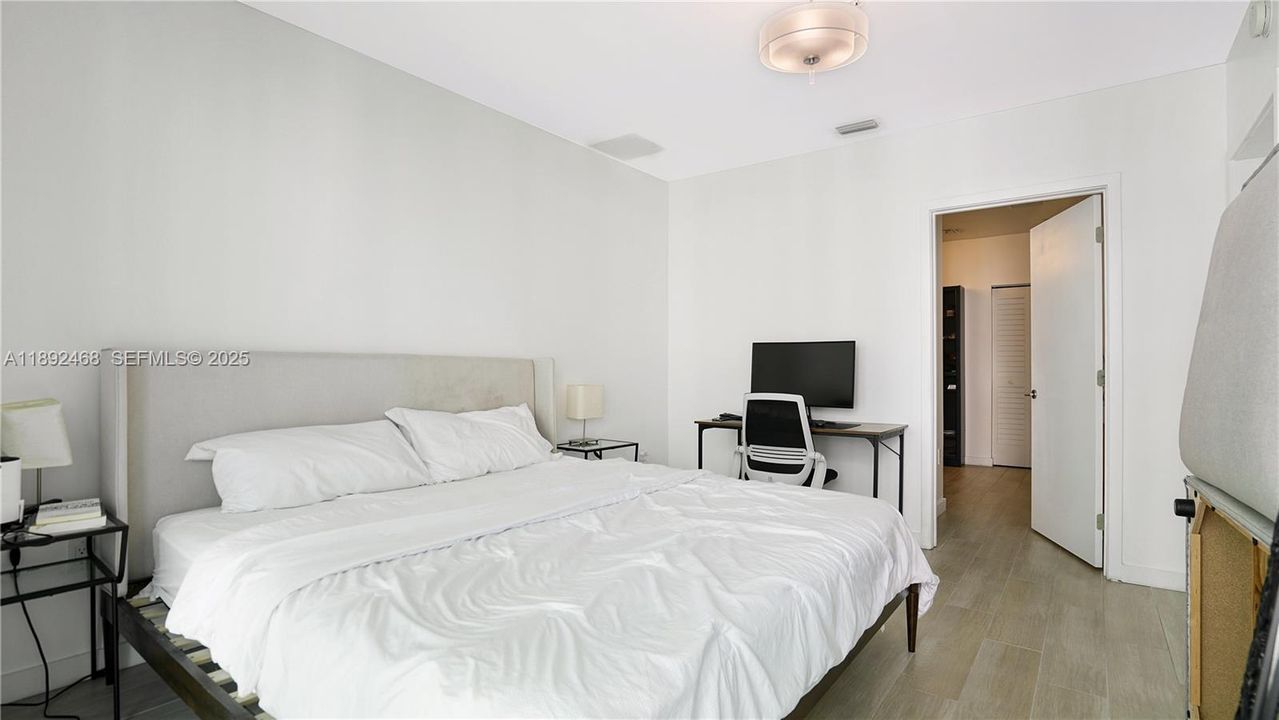 For Sale: $499,000 (2 beds, 2 baths, 796 Square Feet)