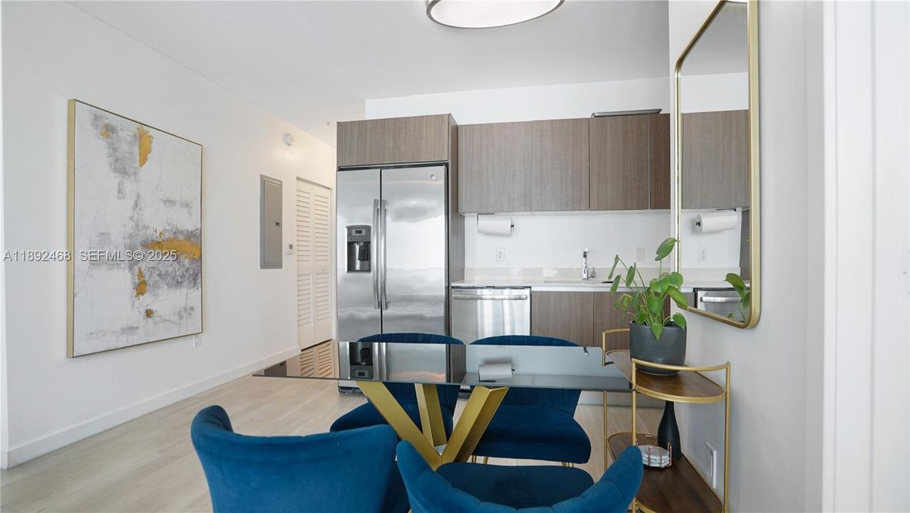 For Sale: $499,000 (2 beds, 2 baths, 796 Square Feet)