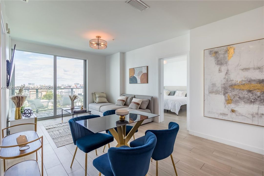 For Sale: $499,000 (2 beds, 2 baths, 796 Square Feet)