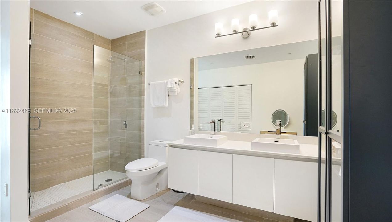 For Sale: $499,000 (2 beds, 2 baths, 796 Square Feet)