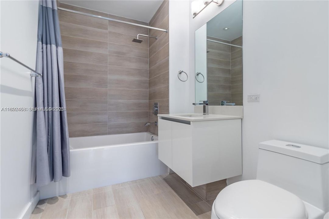 For Sale: $499,000 (2 beds, 2 baths, 796 Square Feet)