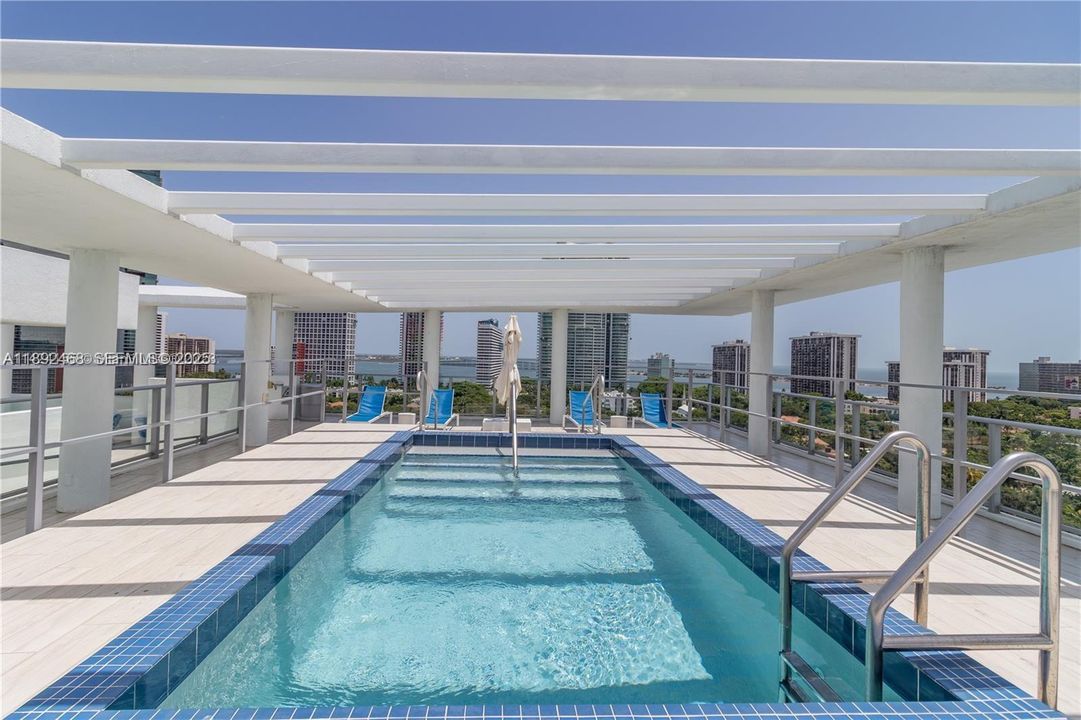 For Sale: $499,000 (2 beds, 2 baths, 796 Square Feet)