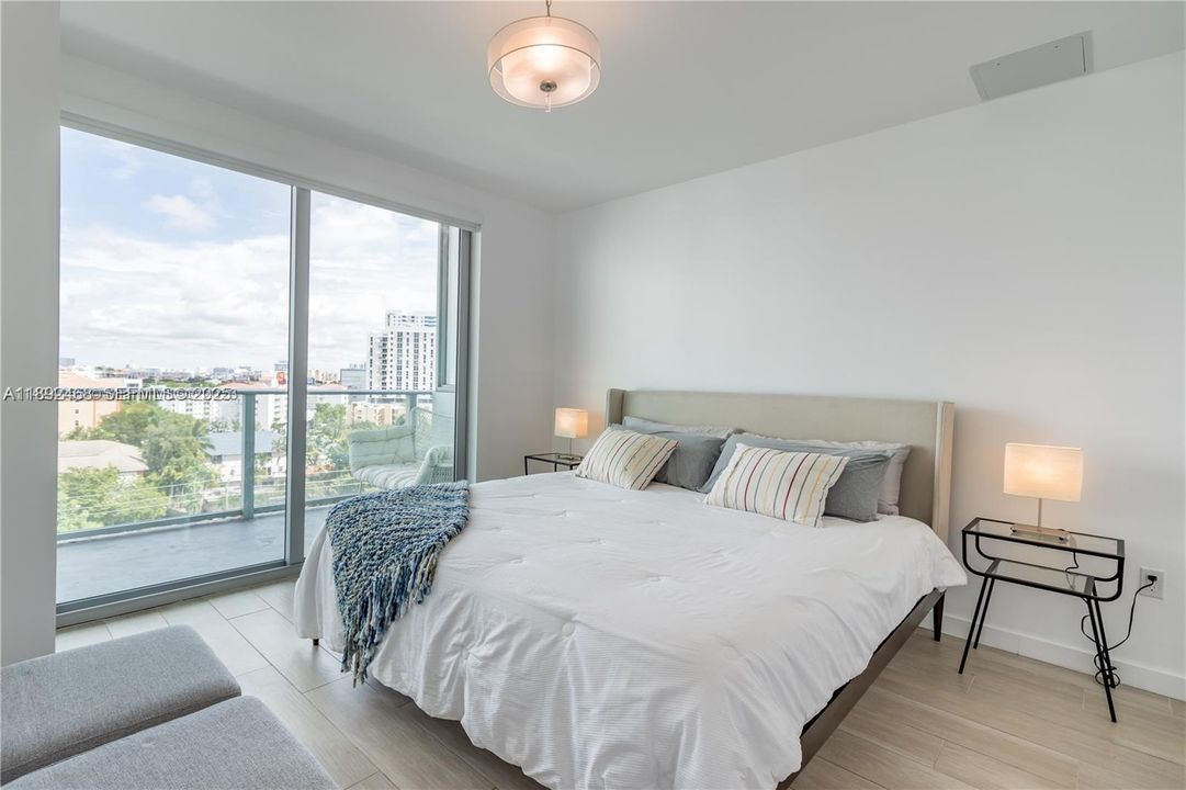 For Sale: $499,000 (2 beds, 2 baths, 796 Square Feet)