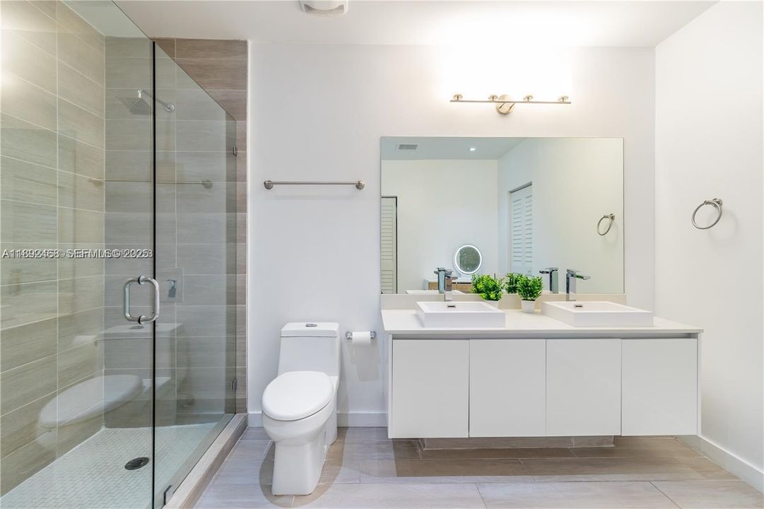 For Sale: $499,000 (2 beds, 2 baths, 796 Square Feet)