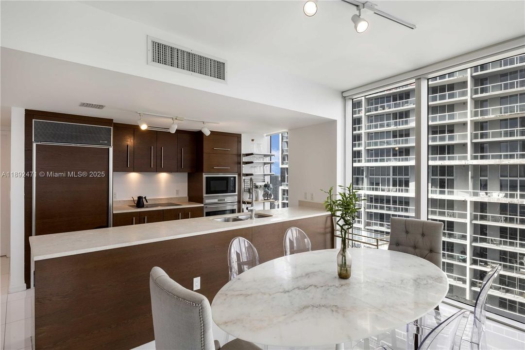 待售: $899,000 (2 贝兹, 2 浴室, 1168 平方英尺)