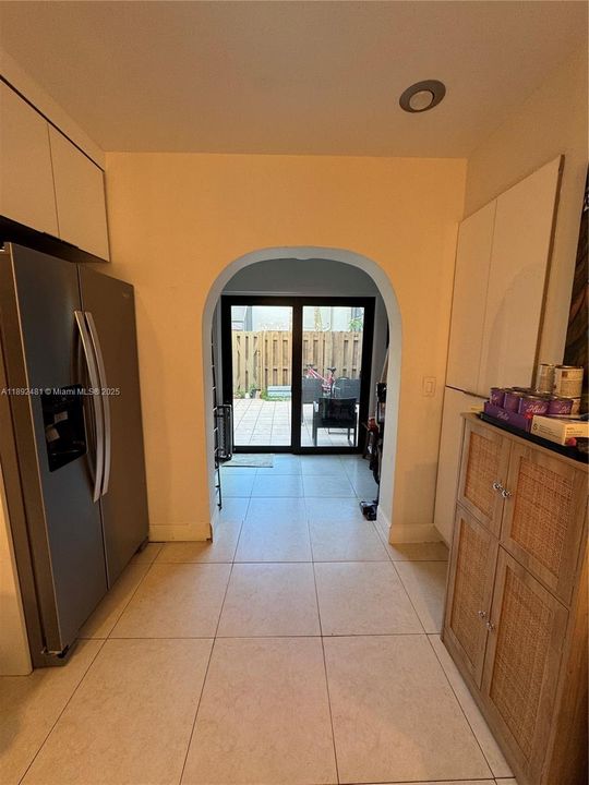 合同活跃: $395,000 (2 贝兹, 1 浴室, 1050 平方英尺)