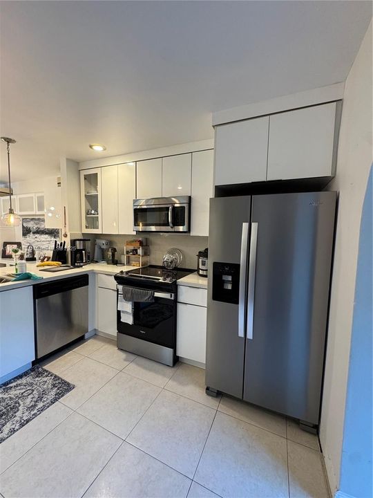 合同活跃: $395,000 (2 贝兹, 1 浴室, 1050 平方英尺)