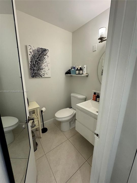 合同活跃: $395,000 (2 贝兹, 1 浴室, 1050 平方英尺)