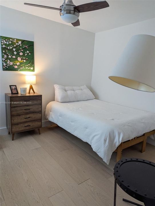 合同活跃: $395,000 (2 贝兹, 1 浴室, 1050 平方英尺)