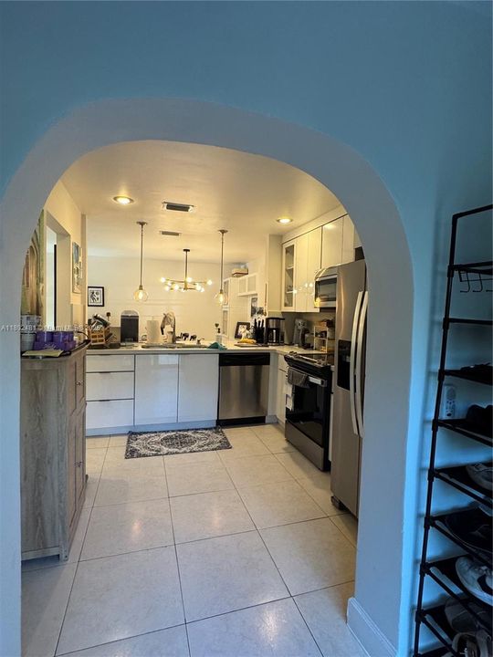 合同活跃: $395,000 (2 贝兹, 1 浴室, 1050 平方英尺)