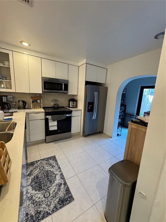 合同活跃: $395,000 (2 贝兹, 1 浴室, 1050 平方英尺)