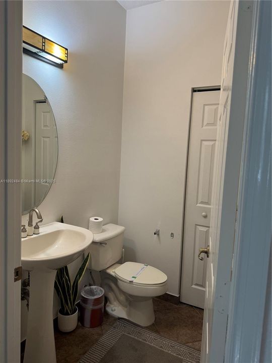 合同活跃: $3,250 (3 贝兹, 2 浴室, 1739 平方英尺)