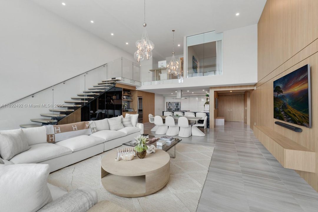 Recientemente alquilado: $35,000 (2 camas, 2 baños, 2878 Pies cuadrados)