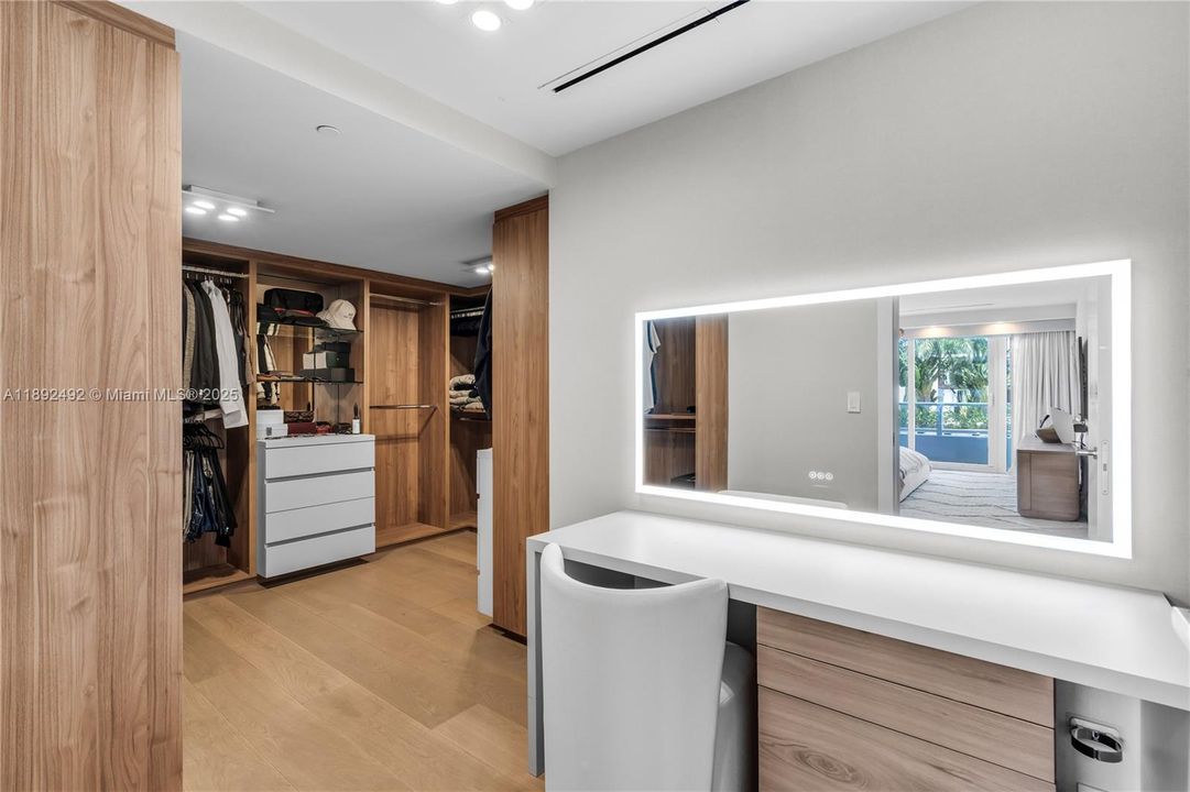 Recientemente alquilado: $35,000 (2 camas, 2 baños, 2878 Pies cuadrados)