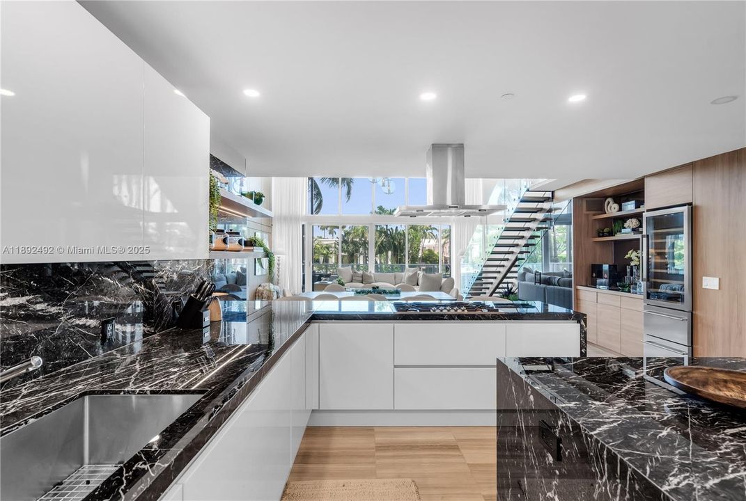 Recientemente alquilado: $35,000 (2 camas, 2 baños, 2878 Pies cuadrados)