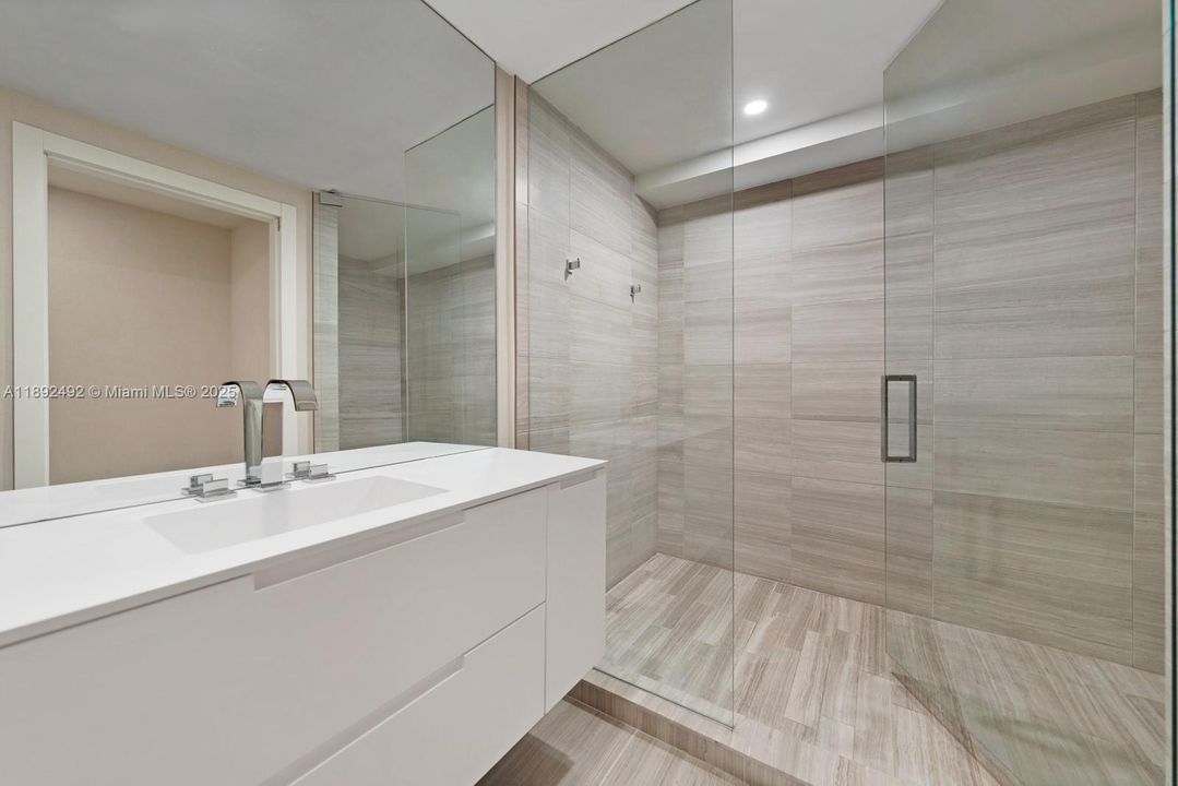 Recientemente alquilado: $35,000 (2 camas, 2 baños, 2878 Pies cuadrados)