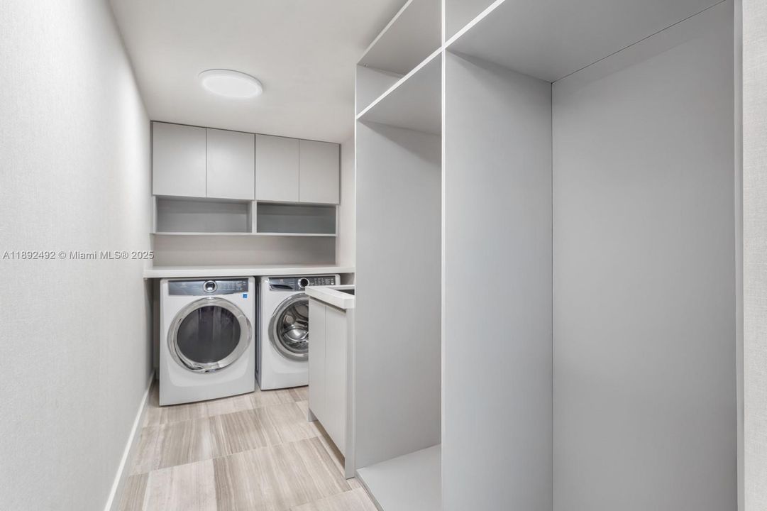 Recientemente alquilado: $35,000 (2 camas, 2 baños, 2878 Pies cuadrados)