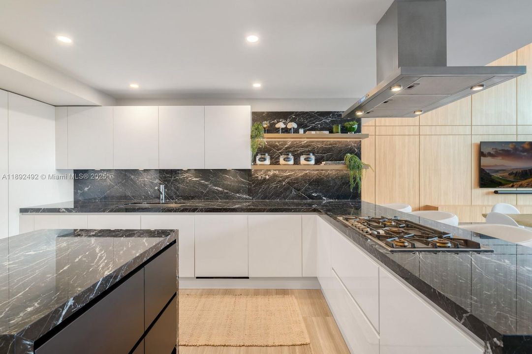 Recientemente alquilado: $35,000 (2 camas, 2 baños, 2878 Pies cuadrados)