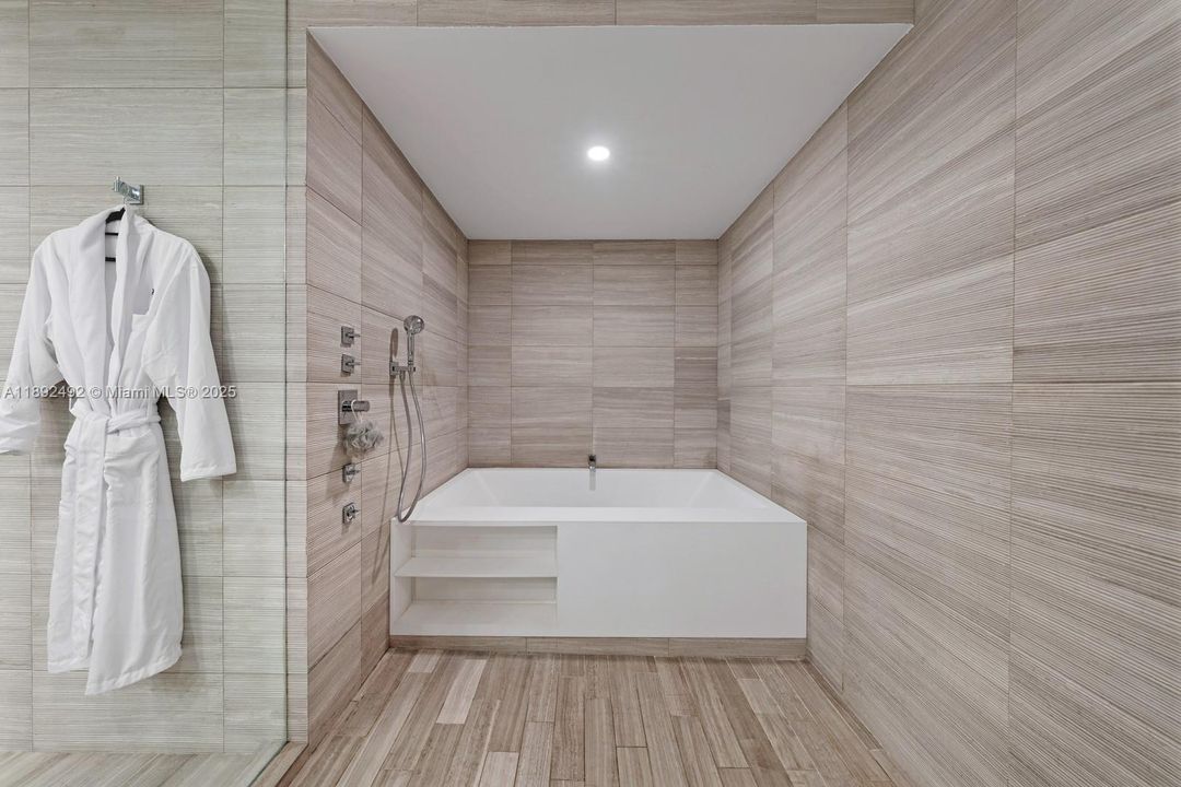 Recientemente alquilado: $35,000 (2 camas, 2 baños, 2878 Pies cuadrados)