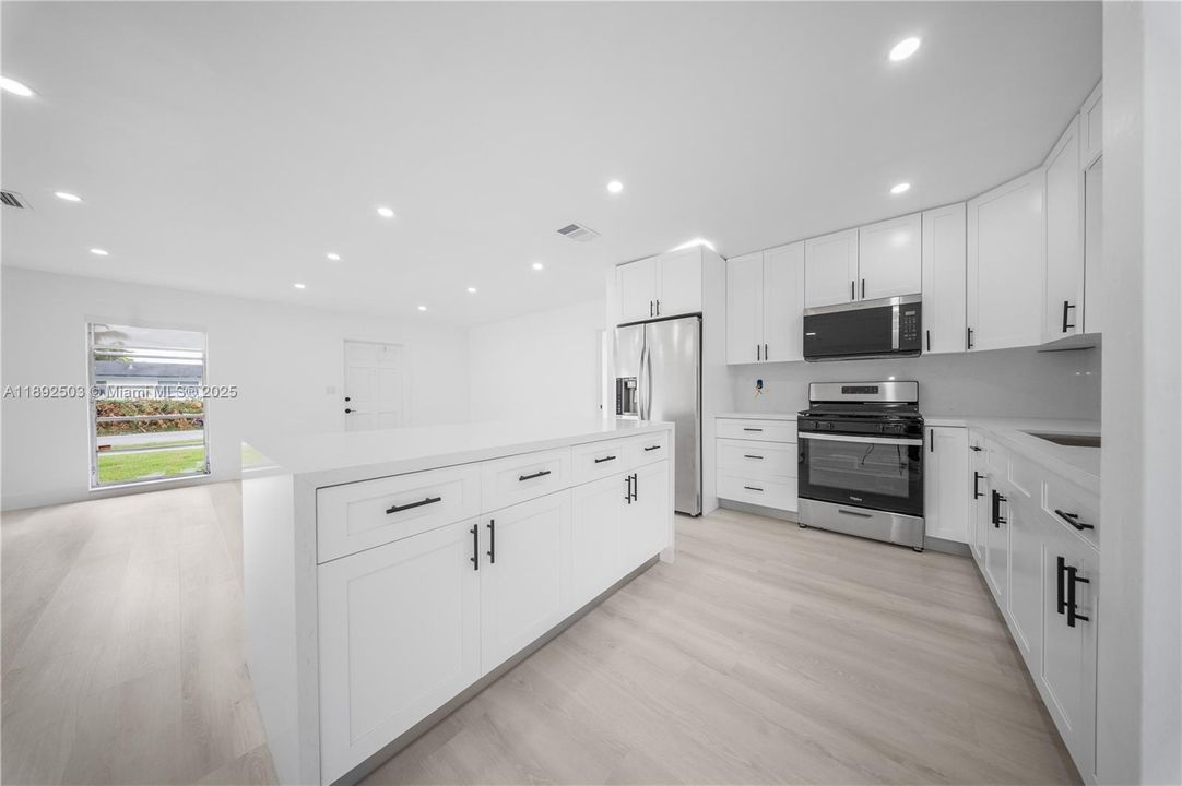 Activo con contrato: $630,000 (4 camas, 2 baños, 1620 Pies cuadrados)