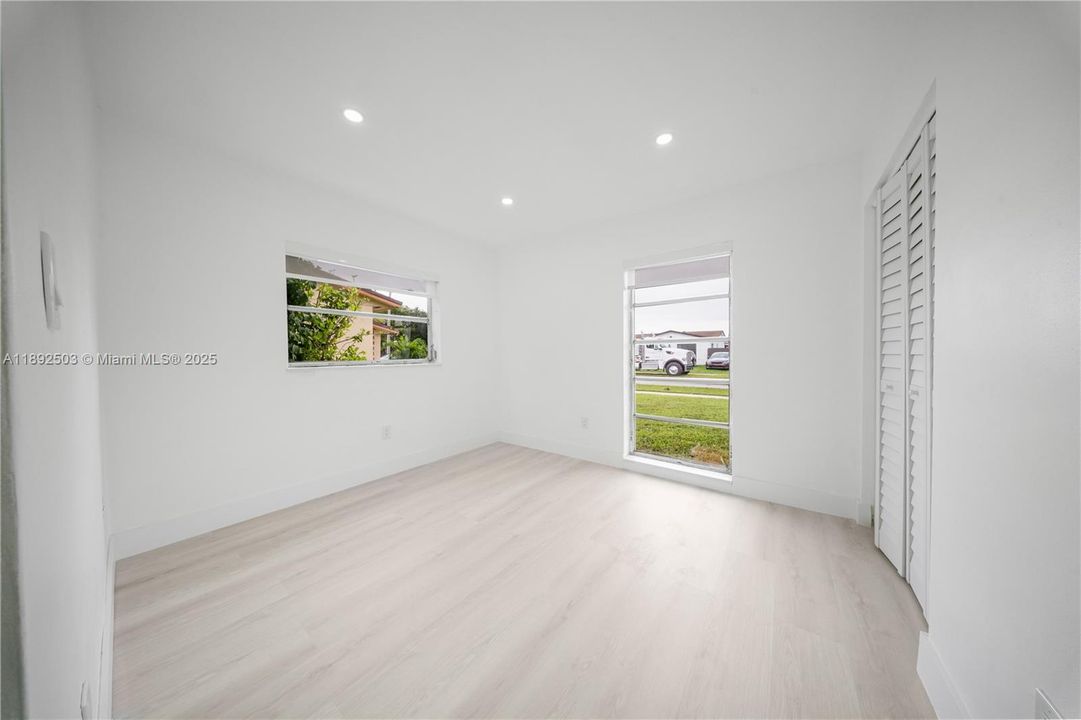 Activo con contrato: $630,000 (4 camas, 2 baños, 1620 Pies cuadrados)