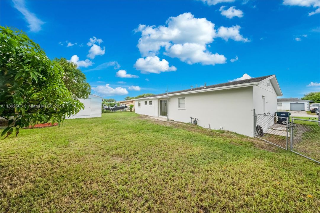 Activo con contrato: $630,000 (4 camas, 2 baños, 1620 Pies cuadrados)