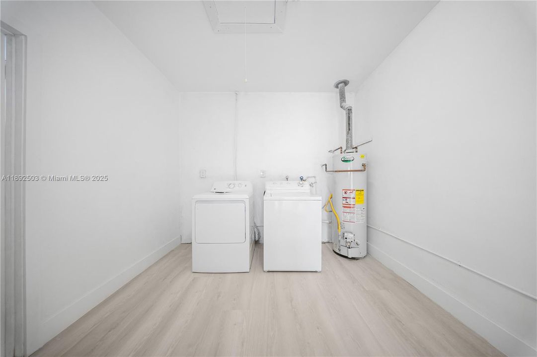 Activo con contrato: $630,000 (4 camas, 2 baños, 1620 Pies cuadrados)