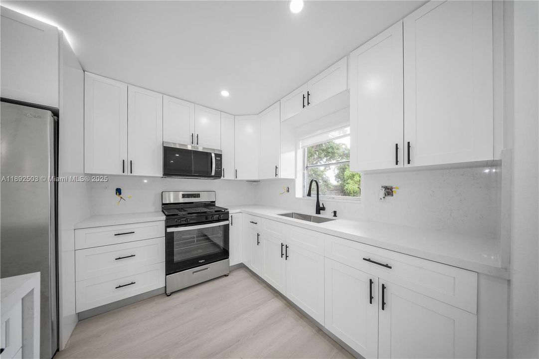 Activo con contrato: $630,000 (4 camas, 2 baños, 1620 Pies cuadrados)