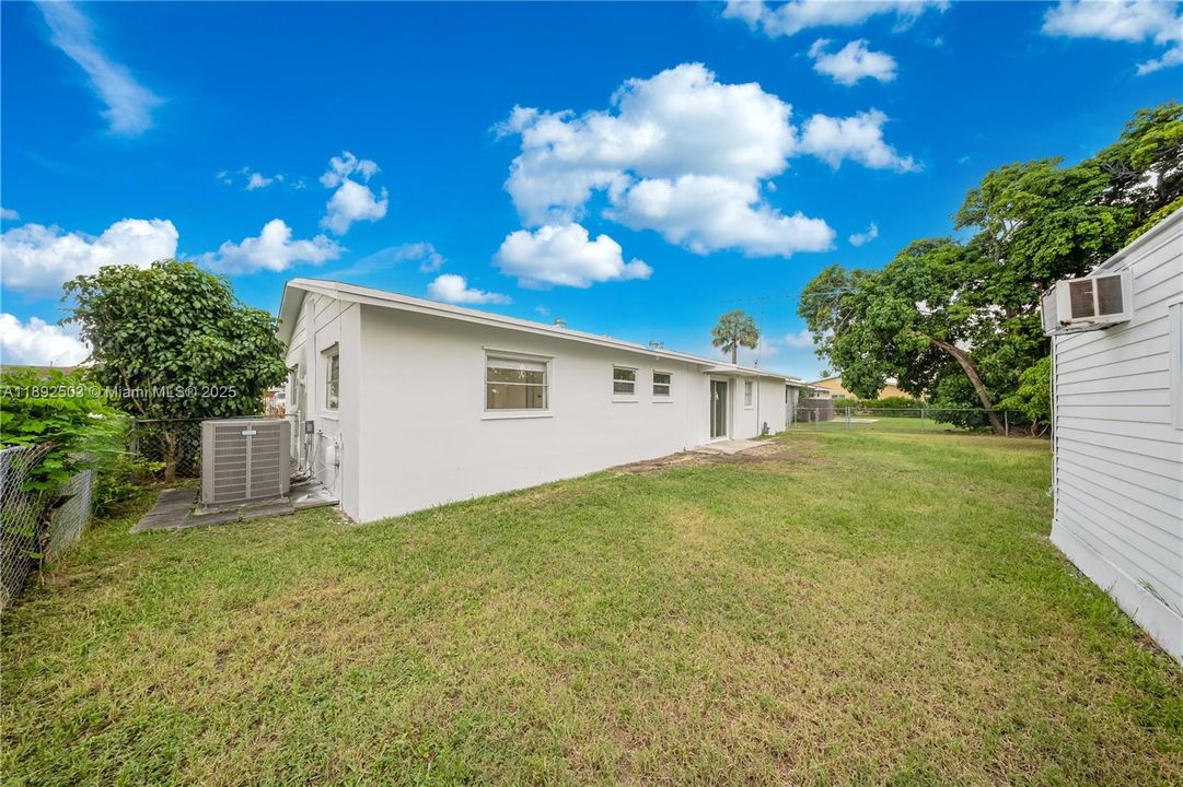 Activo con contrato: $630,000 (4 camas, 2 baños, 1620 Pies cuadrados)