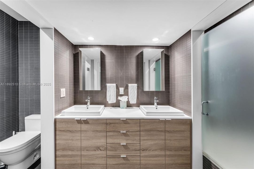 For Sale: $3,900,000 (5 beds, 4 baths, 3458 Square Feet)