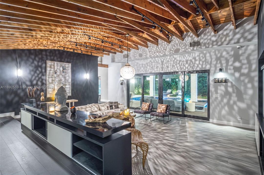 For Sale: $3,900,000 (5 beds, 4 baths, 3458 Square Feet)