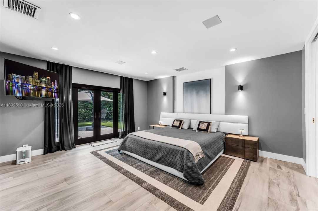 For Sale: $3,900,000 (5 beds, 4 baths, 3458 Square Feet)