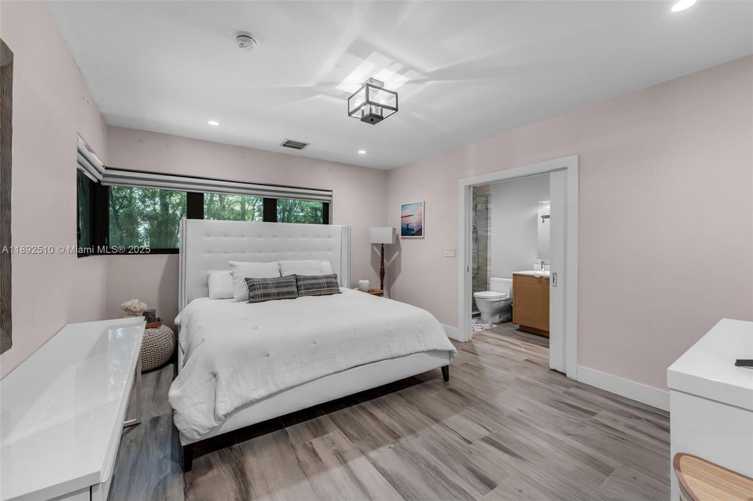 For Sale: $3,900,000 (5 beds, 4 baths, 3458 Square Feet)