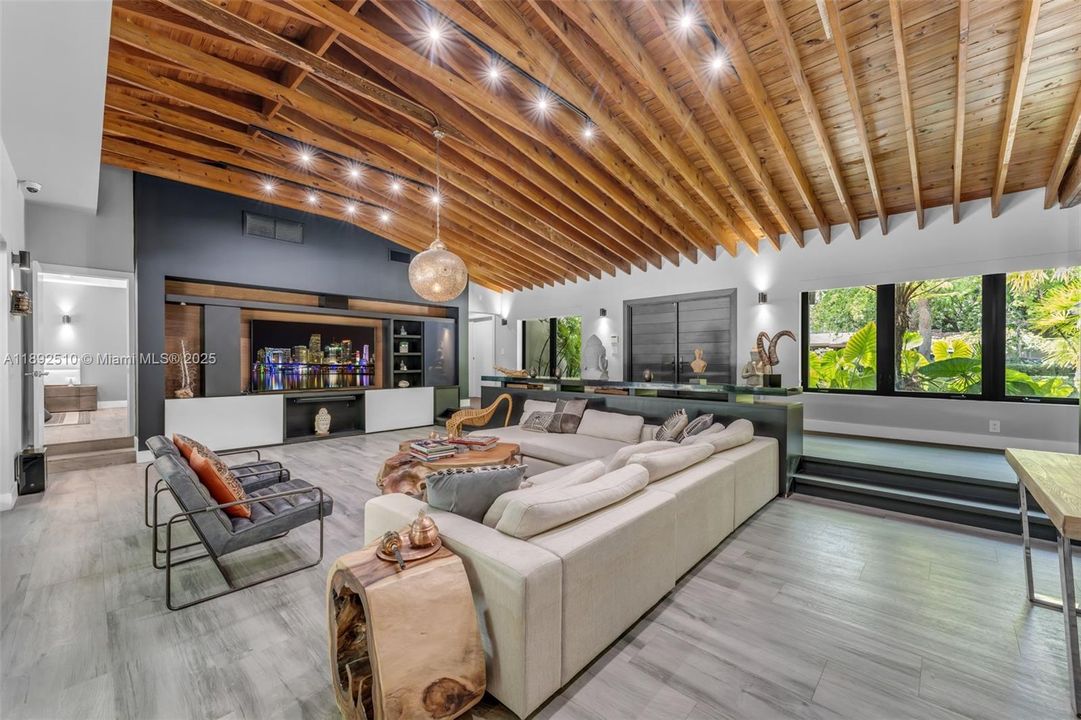 For Sale: $3,900,000 (5 beds, 4 baths, 3458 Square Feet)